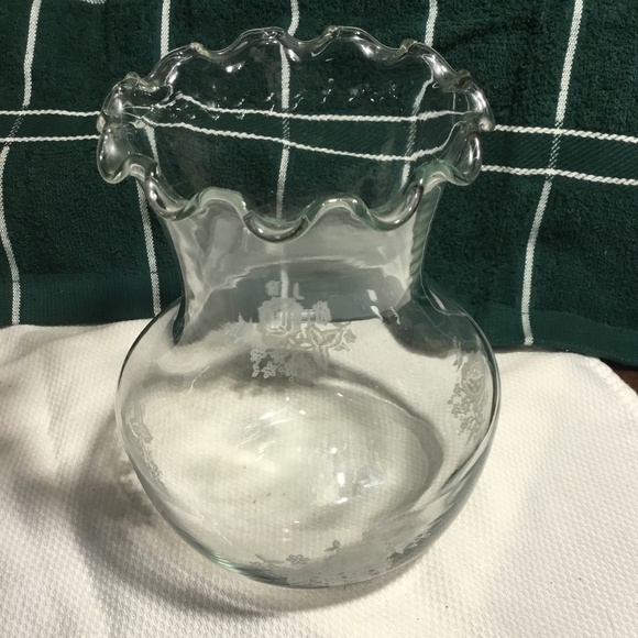 Vintage Clear Glass Vase With Etched Floral Design - Picture 2 of 9